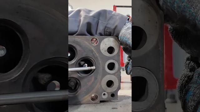 Зачем МЕНЯТЬ, если можно ПОДОГНАТЬ? #automobile #грузовичок #грузовойсервис #дальнобой #ремонтдвс