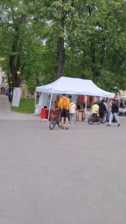 Заходим на территорию Музея, а там Ярмарка🥰
