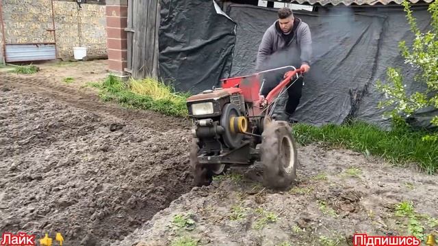 Мотоблок, город грядка біля хати, Оранка підготовка гр смотреть онлайн