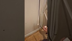 Монтаж розетки и кабеля в кабель-канале