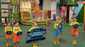 Ляля рулит. Крути педали.