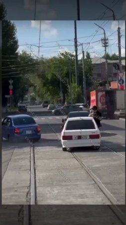В Саратове дикари устроили дрифт на дорогах предварительно закрыв номера на машинах !!!