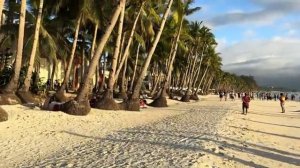 Филиппины: прогулка по острову Боракай — туристы любят белый пляж