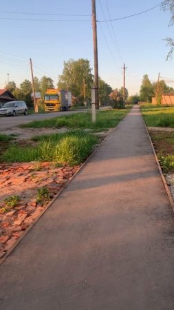 Walking through the beautiful village: очень тепло