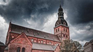 В момент когда я прикоснулся к стенам Домского Собора. Фантазия и Фуга (А.Ладыгин)