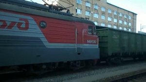 Электровозы ВЛ10У-174 и ВЛ10У-532 с грузовым поездом