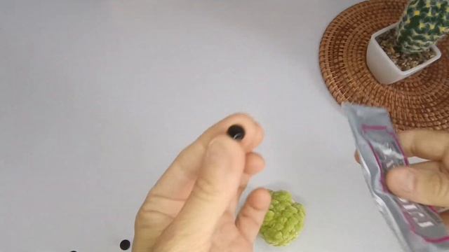 Каким клеем и как я клею глазки!!!