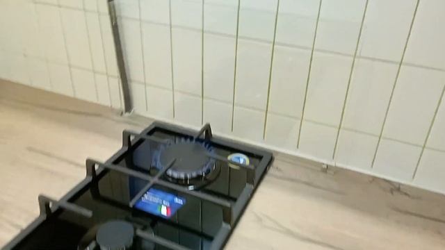 Защитный фартук для кухни из закалённого стекла. смотреть онлайн