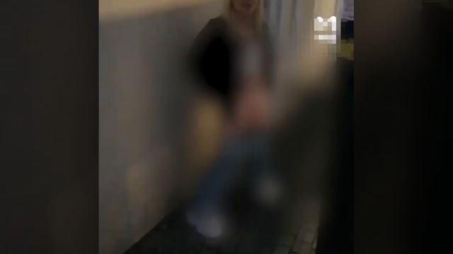 Треш-блогерша справила малую нужду на свой российский паспорт !!!