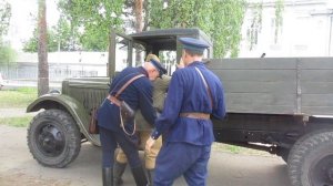 Подозрительная полуторка