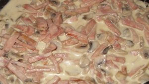 Карбонара с ветчиной и грибами