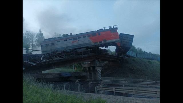 Диверсии на Ж.Д. крушения 2х поездов, есть погибшие.