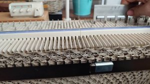 Прессовый узор на однофонтурной машине через иглу