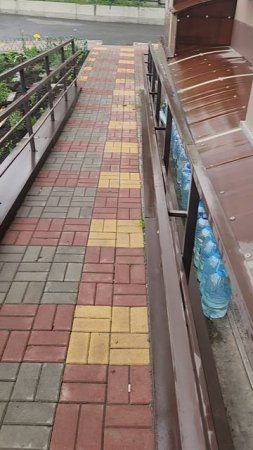 Столько бутылок воды!