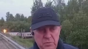 Мост под Брянском рухнул от подрыва, заявил губернатор  области Александр Богомаз.