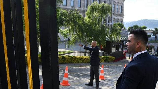 Турецкие силовики проверили безопасность места встречи делегаций РФ и Украины.