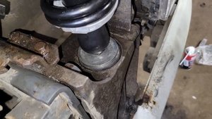 DAF 105 замена передних амортизаторов кабины