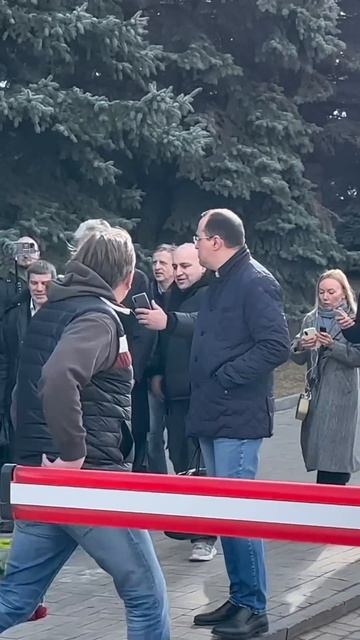 Мария Захарова и Дмитрий Песков пришли проститься с о? смотреть онлайн