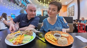 Мукбанг ОБЪЕДАЮ Вована, Таскаю ЕДУ у него из тарелки) ПЛОТНЫЙ белковый ужин в Паттайе! Таиланд Влог