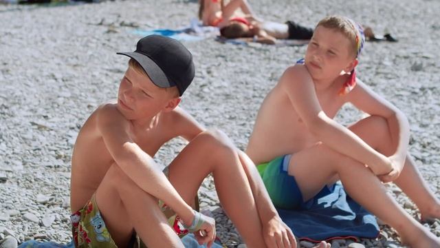 НАРУШАЯ ПРАВИЛА. смотреть онлайн