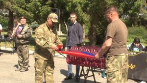 В Каменске-Уральском простились с погибшим Яковом Ивановым. Панорама 30.05.25