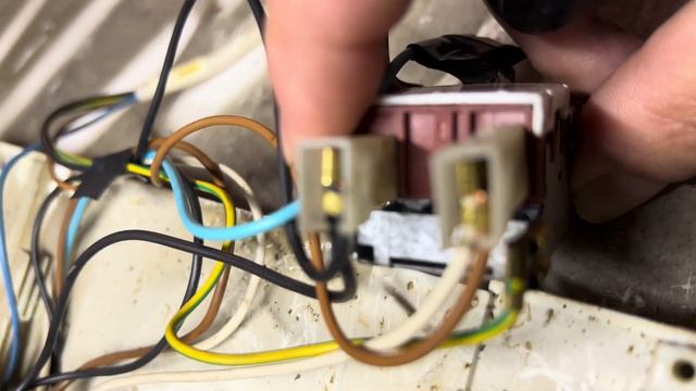 Заменить самому термостат на морозилке Занусси. смотреть онлайн