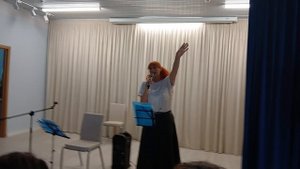 королева маленькая страна посмотрите описание