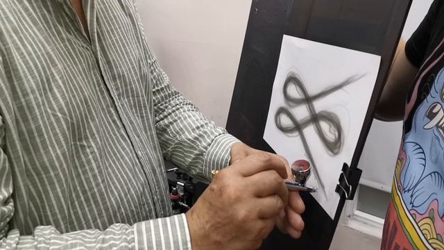 🎨 Как начать рисовать аэрографом! 🚀 смотреть онлайн