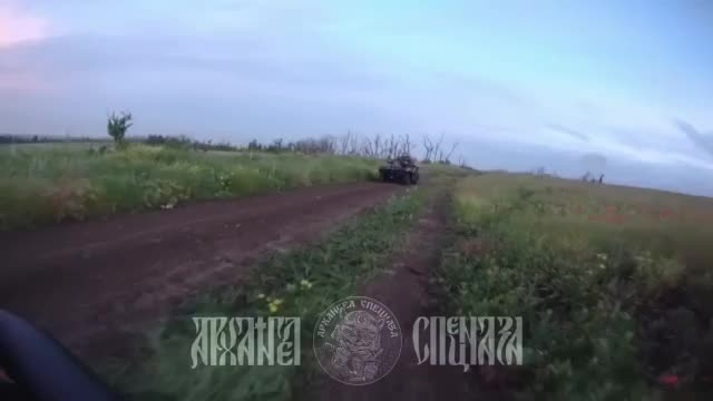 Родился в рубашке. Во время передвижения в сторону позиций, нашим десантникам встретился боец со ...