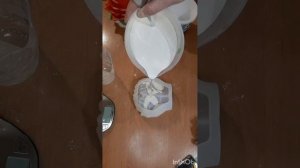 Заливаем гипсом форму Ладошки.