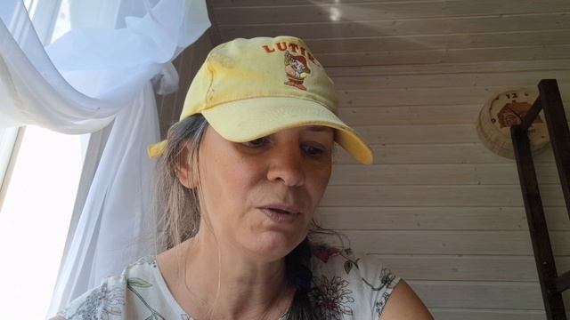 Ждали-ждали и дождались). Томаты подвязала. Стеллаж в баню, а куда зеркало