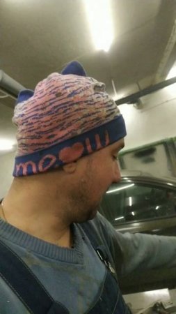 Вырезал топорик из пятёрки жигулей