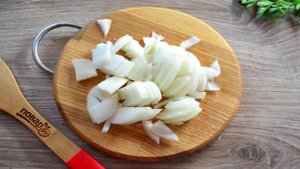 Cалат из куриной печени с зеленым горошком