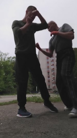 Нырок от бокового удара: защита с контратакой в сторону