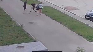 МАЛЬЧИК гулял с девочками, как вдруг к ним стал приставать 🙉🙉🙉 !!!