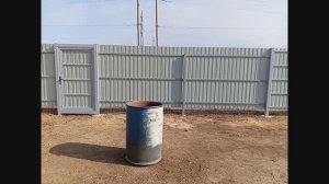 Сделал забор .Калитку и ворота в посёлке Стругацком .Замедленная съёмка .
