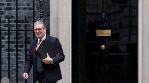 Во Франции призвали остановить Стармера после его слов о подготовке к войне