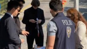 Журналисты собрались у дворца Чираган в Стамбуле