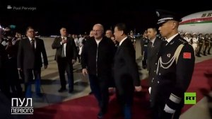 حرس الشرف وموكب الدراجات النارية يستقبلان لوكاشينكو في مطار بكين