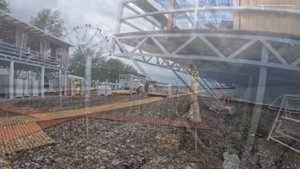 Сочи Лазаревское пляж Дельфин сегодня 2 июня 2025. Погода испортилась, обстановка на пляже, море