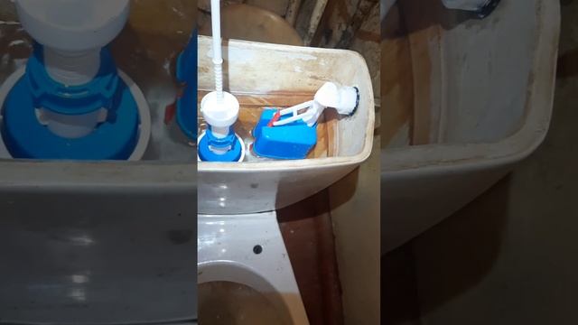 Замена Арматуры в смывном бочке . смотреть онлайн