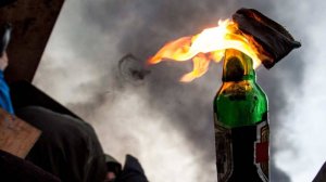 Участников акции в память заложников в Газе забросали коктейлями Молотова в США