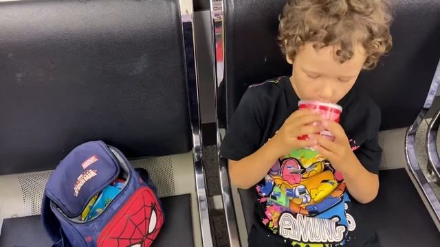 Амонг Ас в реальной жизни. Что лежит в рюкзаке? смотреть онлайн