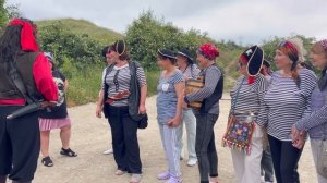 Пиратки приехали к целебному источнику, который восстанавливает женскую невинность