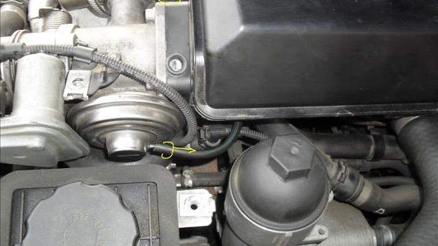 Снятие впускного коллектора BMW E60, замена свечей накаливания смотреть онлайн