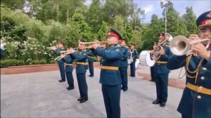 Возложение цветов к памятнику Героям-автомобилистам в Тропарёво
