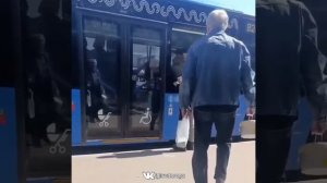В Бирюлёво случился неприятный случай: на автобусной остановке агрессивная женщина устроила очень...