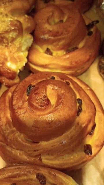 Булочка с изюмом. Цена в супермаркете ГРОШ смотреть онлайн