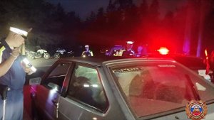 Сотрудники ГАИ поймали стритрейсеров у монастыря под Тверью