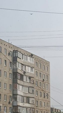Залез на крышу балкона 10 этажа